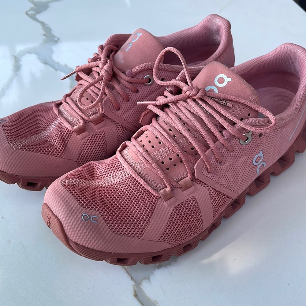 On Cloud Monochrome Cloudtec Swiss Engineering